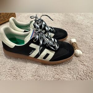 Black and White Sneakers with Gum Sole